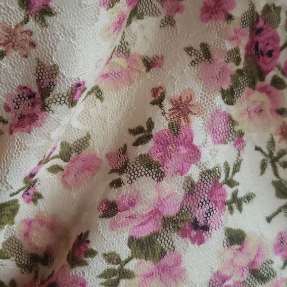 Floral Long Sleeve Top. Runs small. No stretch. NWOT - Picture 5 of 8